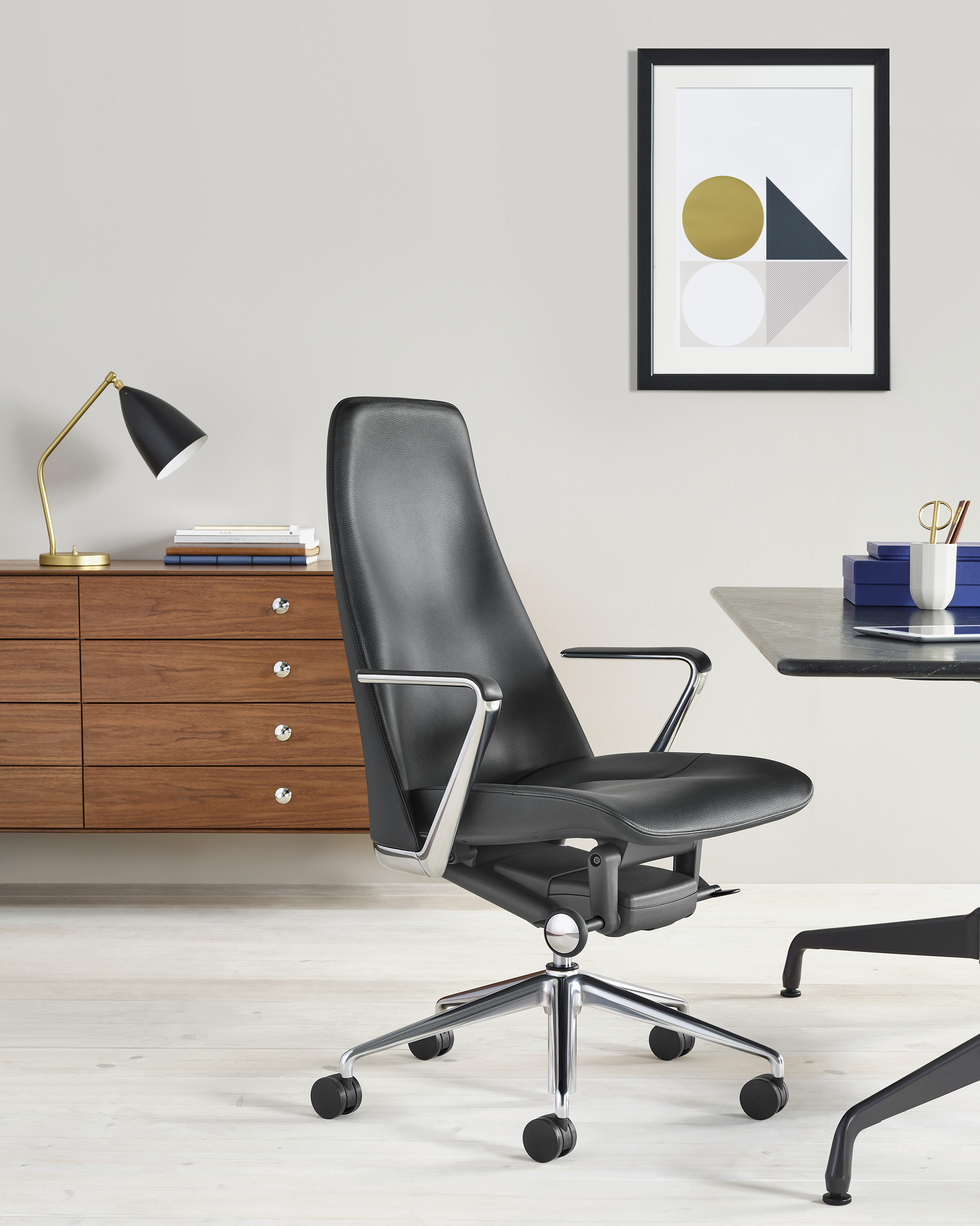 办公椅|现代真皮中班椅|办公家具|设计师家具|锥形大班椅